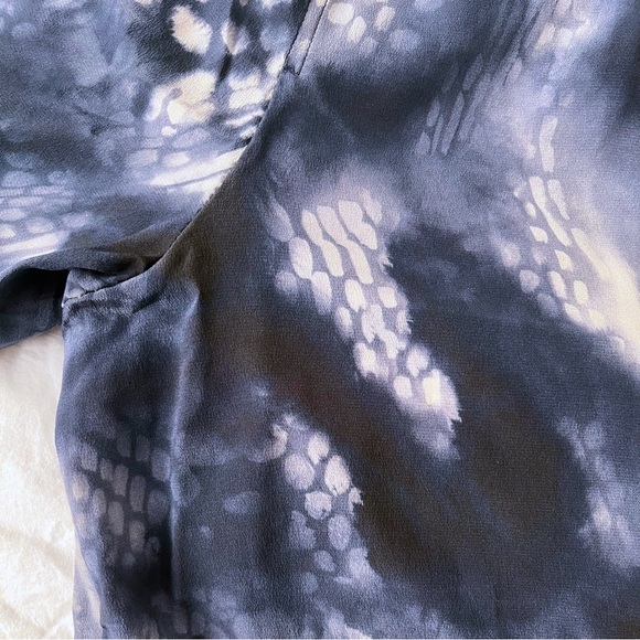 COS Silk Long Sleeve Button Up Shirt Blouse Printed Blue White Small NWT 8 - Picture 11 of 14